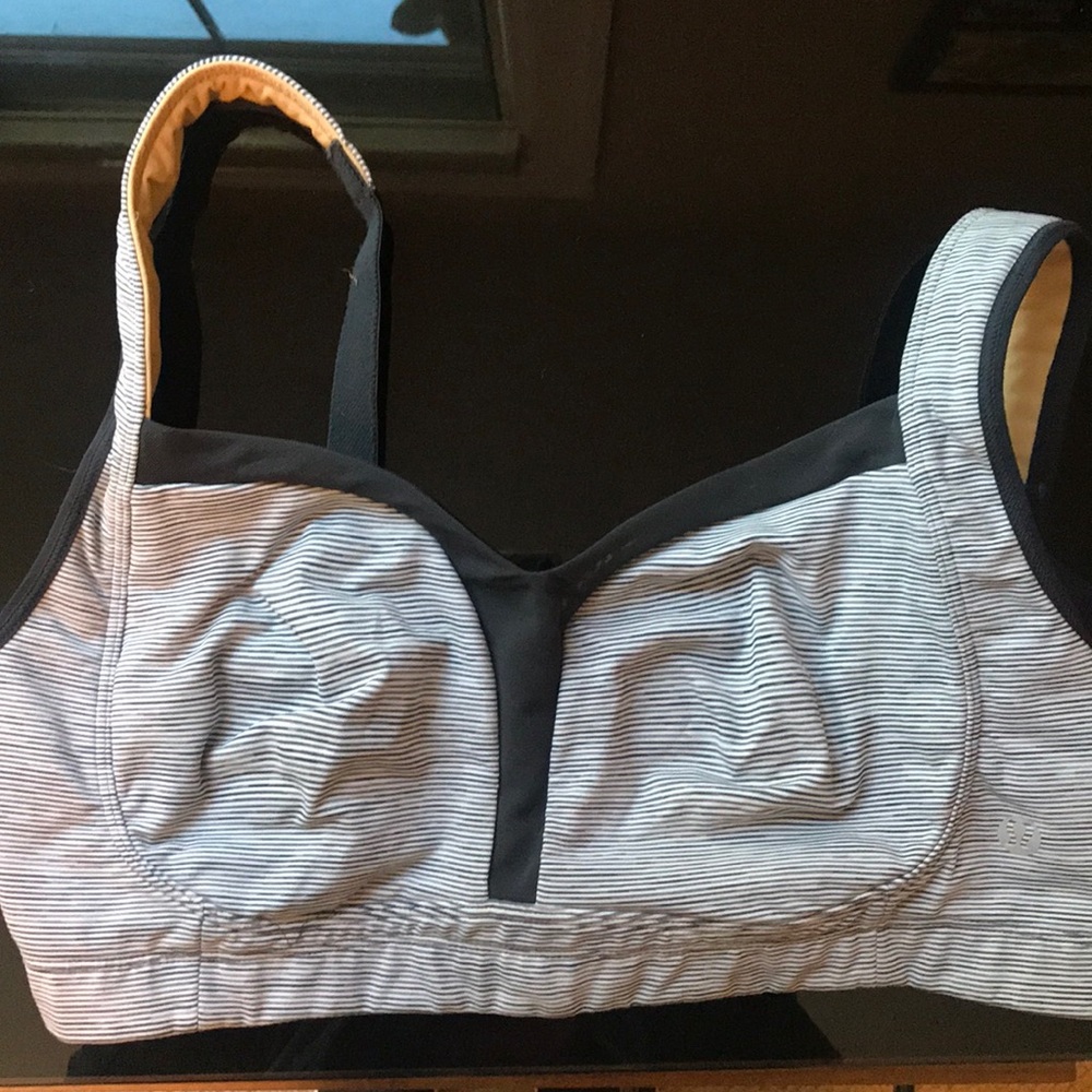 Lululemon sports bra